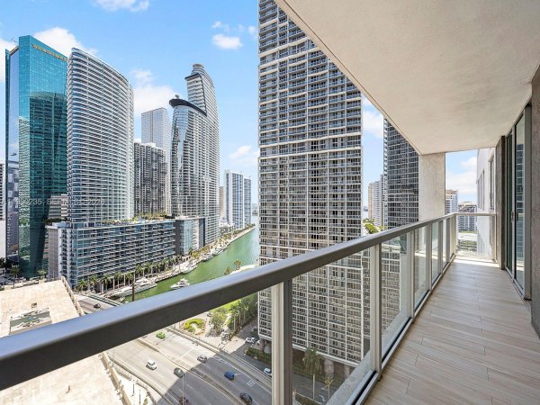 500 Brickell Ave #2203 Miami, FL 33131