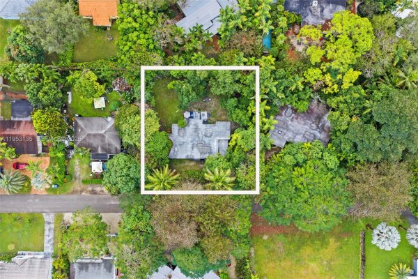 5942 SW 60th St South Miami, FL 33143