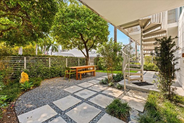 1700 Meridian Ave #203 Miami Beach, FL 33139