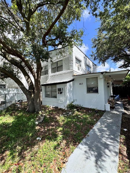 1613-1615 NW 45th St Miami, FL 33142