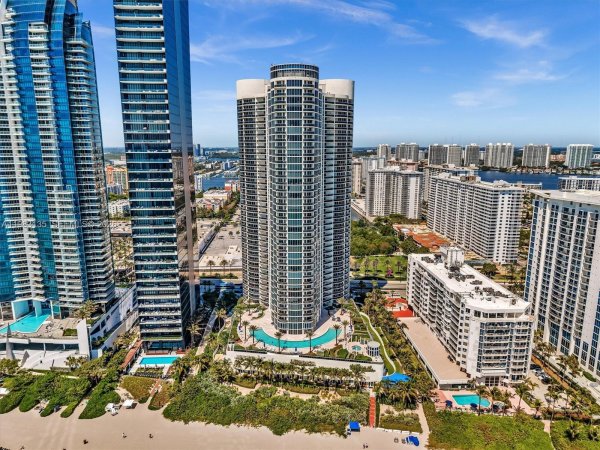 17201 Collins Ave #704 Sunny Isles Beach, FL 33160