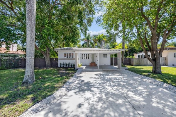 830 NE 72nd St Miami, FL 33138