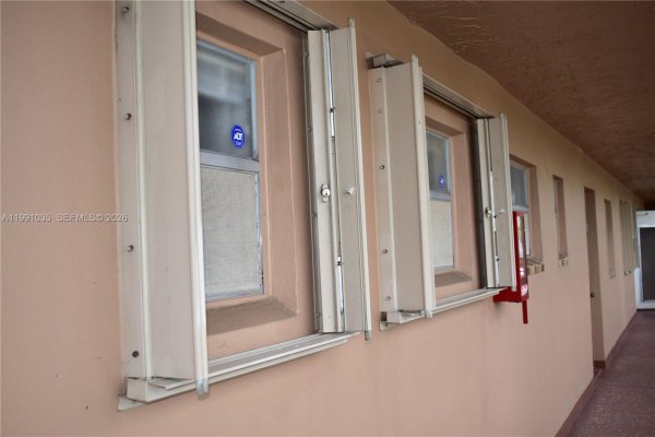 9800 Sunrise Lks Blvd #208 Sunrise, FL 33322