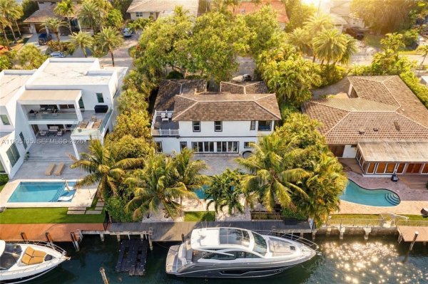 1895 NE 118th Rd North Miami, FL 33181