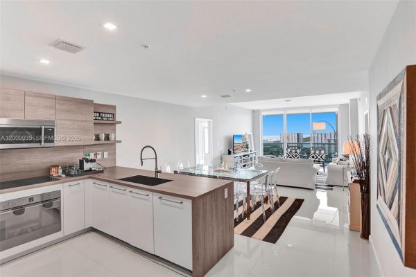 400 Sunny Isles Blvd #2021 Sunny Isles Beach, FL 33160