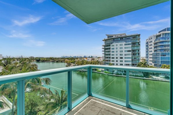 6000 Indian Crk Dr #6A Miami Beach, FL 33140