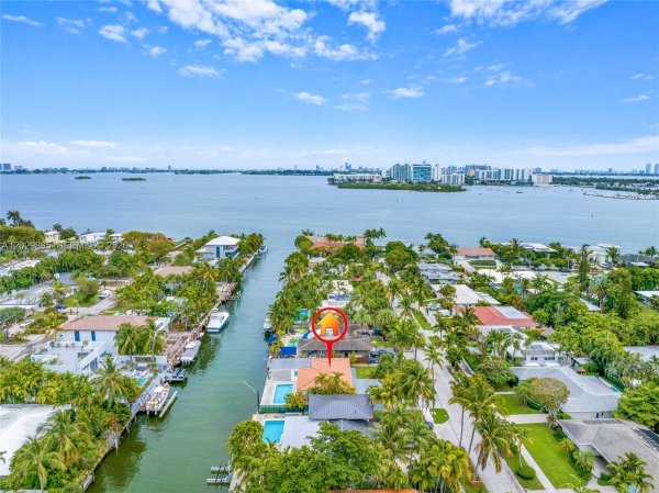 1161 NE 86th St Miami, FL 33138