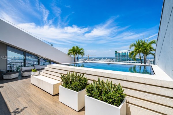 88 SW 7th St #4203 Miami, FL 33130