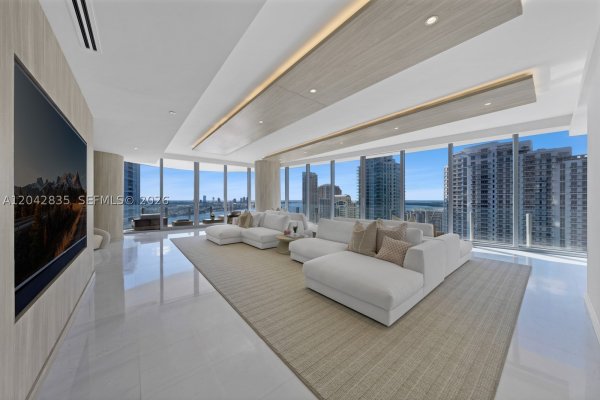 300 Biscayne Blvd Way #2701 Miami, FL 33131