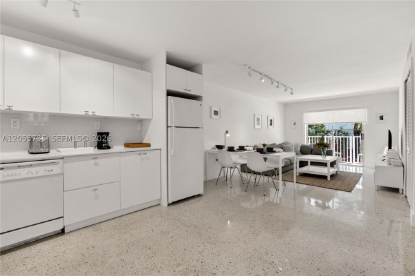 836 SW 1st St #102 Miami, FL 33130