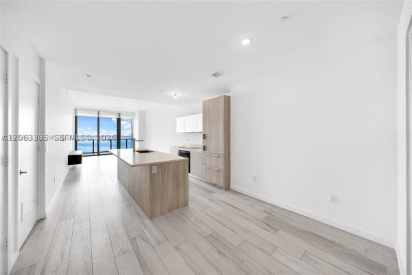 480 NE 31st St #2003 Miami, FL 33137
