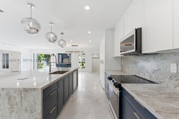 291 E Shore Dr E Miami, FL 33133