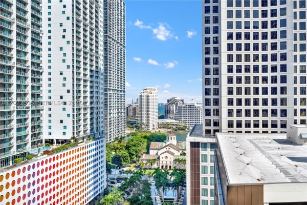 68 SE 6th St #1207 Miami, FL 33131