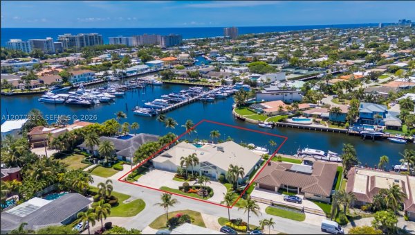 2820 NE 44th St Lighthouse Point, FL 33064