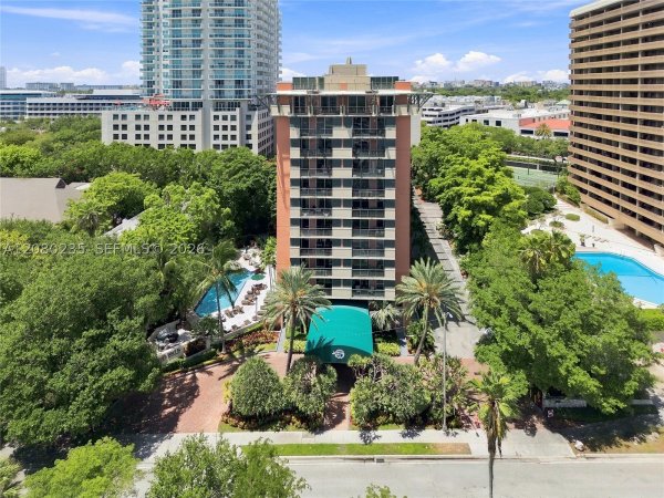 2951 S Bayshore Dr #305 Miami, FL 33133