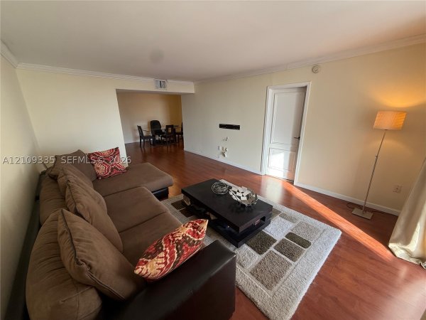 2333 Brickell Ave #2614 Miami, FL 33129