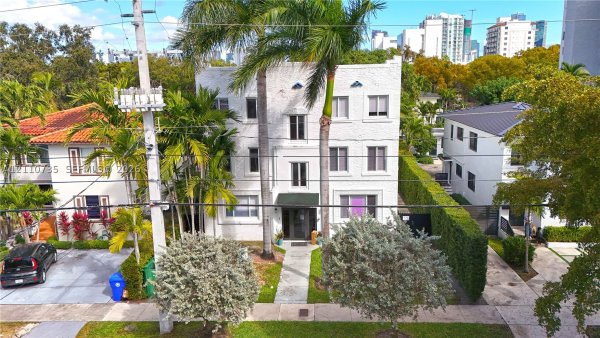 333 SW 30th Rd Miami, FL 33129