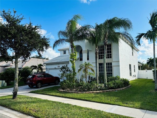 14224 NW 18th Ct Pembroke Pines, FL 33028