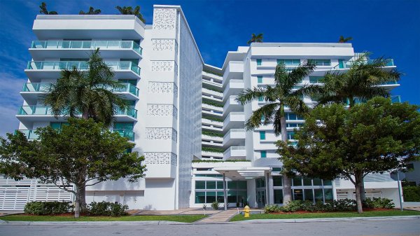 1133 102nd St #504 Bay Harbor Islands, FL 33154