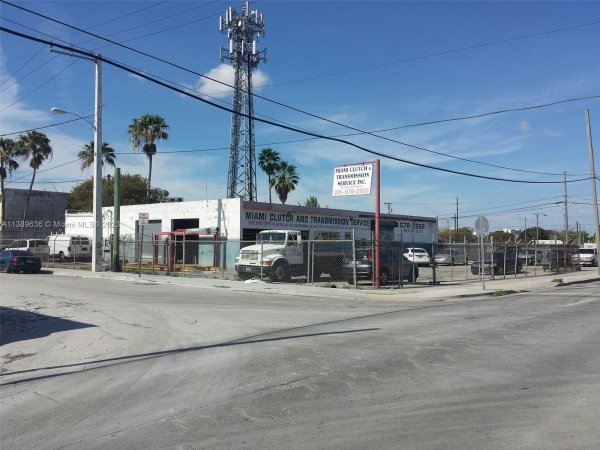 60 NW 20th St Miami, FL 33127