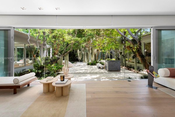 11 La Gorce Cir Miami Beach, FL 33141