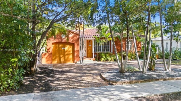 911 NE 72nd Ter Miami, FL 33138