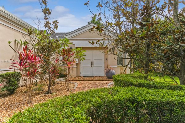 5774 SW 76th Ter South Miami, FL 33143