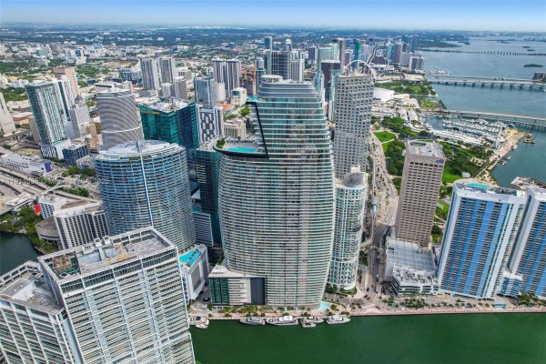 300 Biscayne Blvd Way #3404 Miami, FL 33131