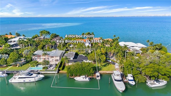 4 Harbor Pt Key Biscayne, FL 33149