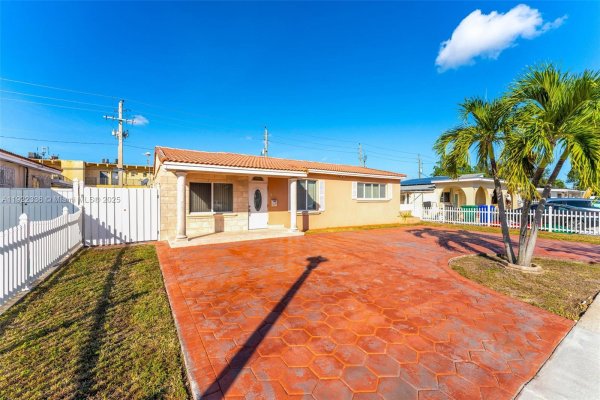 6841 SW 1st St Miami, FL 33144