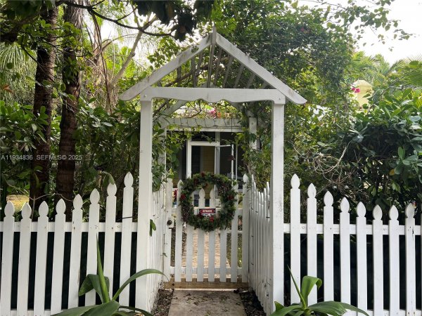 3972 Loquat Ave Miami, FL 33133