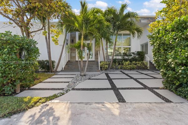 400 90th St Surfside, FL 33154