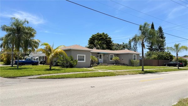 1825 N 24th Ave Hollywood, FL 33020