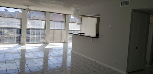 851 Three Iss Blvd #502 Hallandale Beach, FL 33009
