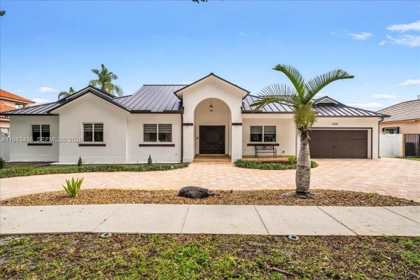 15507 NW 82nd Ct Miami Lakes, FL 33016