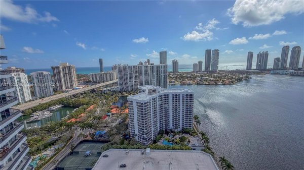 3530 Mystic Pointe Dr #LPH13 Aventura, FL 33180