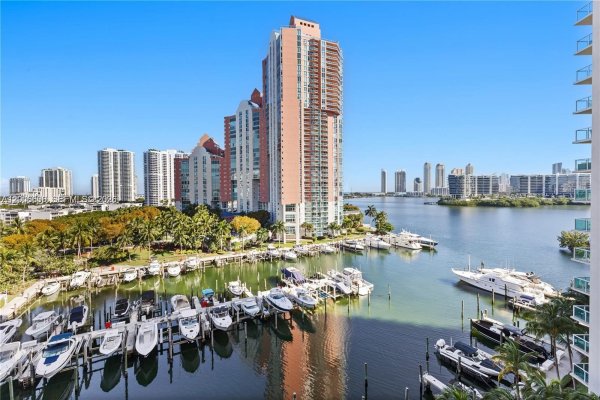 3340 NE 190th St #403 Aventura, FL 33180