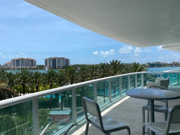 1000 S Pointe Dr #405 Miami Beach, FL 33139