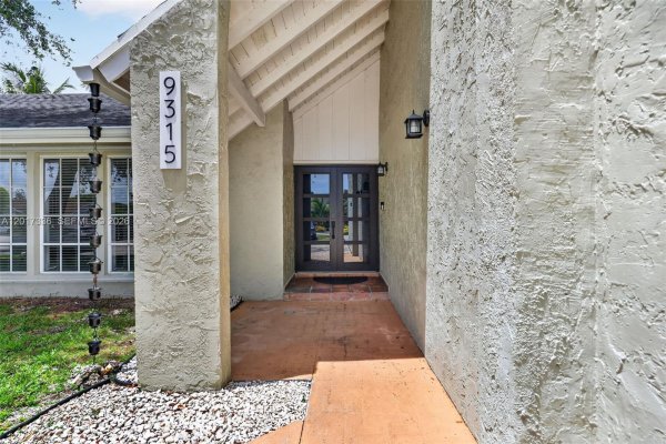 9315 SW 172nd Ter Palmetto Bay, FL 33157