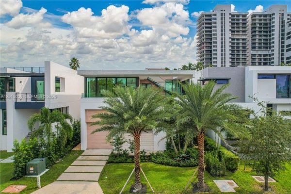 1092 N Venetian Dr Miami, FL 33139