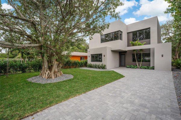 3370 Thomas Miami, FL 33133