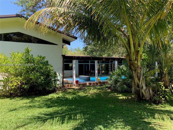 Undisclosed Address Pinecrest, FL 33156