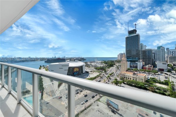 888 Biscayne Blvd #2101 Miami, FL 33132