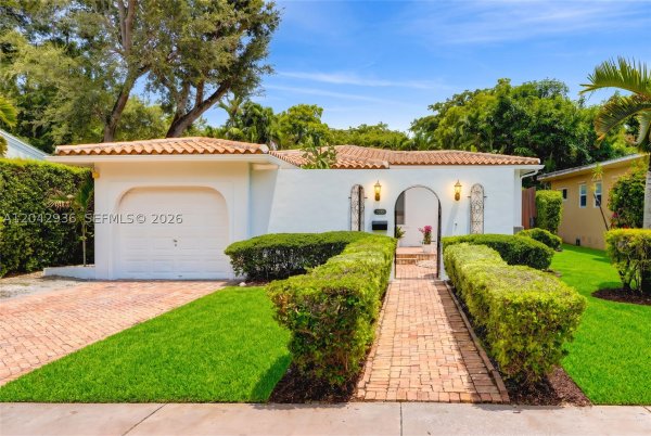 4943 Riviera Dr Coral Gables, FL 33146