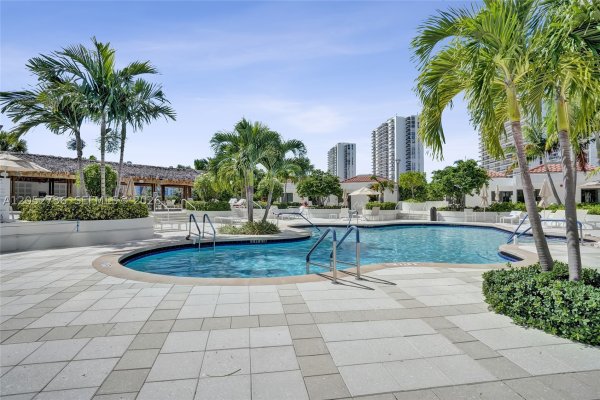 20281 E Country Clb Dr #1907 Aventura, FL 33180