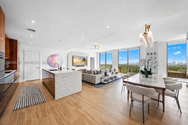 2678 Tigertail Ave #1806 Miami, FL 33133