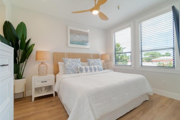 235 Sunrise #Unit 2208 Palm Beach, FL 33480