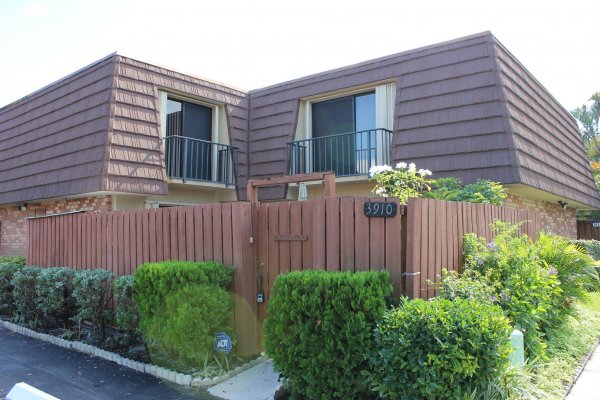 3910 Louis Dr Lake Worth, FL 33461