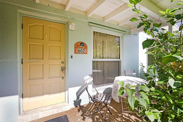 602 S Caloosahatchee Ave Jupiter, FL 33458