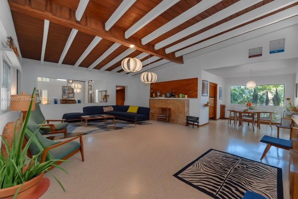 1895 SW 25th St Miami, FL 33133